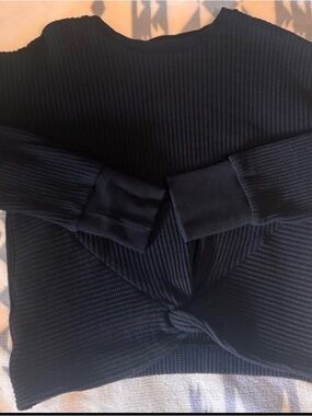 Ribbed Knit Twist Front Sweater - Black